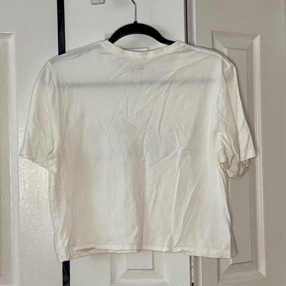 Abercrombie Women's Cropped Los Angeles Graphic Tee - Picture 2 of 3